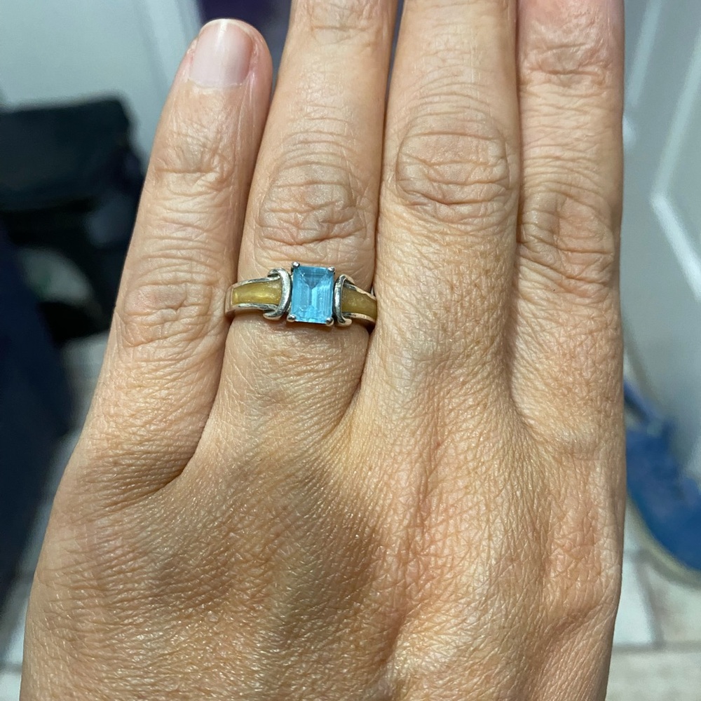 Elegant Silver and Blue Gemstone Ring